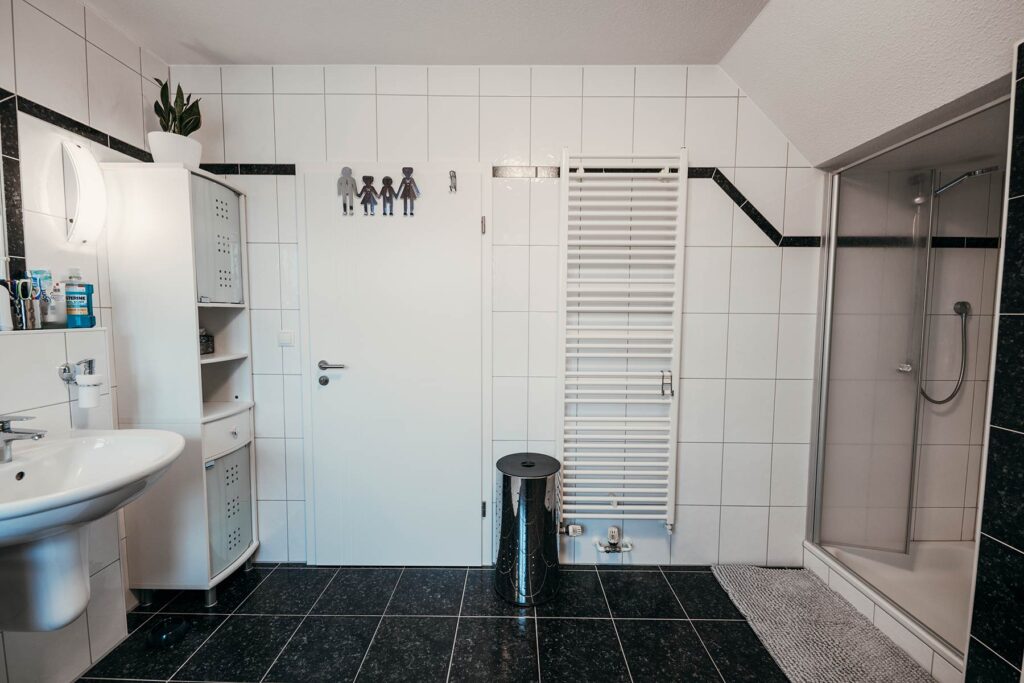 Wilhelm-Fliesenverlag-Cloppenburg-Bodenfliesen-Wandfliesen-Baeder-Sanierung-Westallee-Beratung-Verlegung-Wandfliese_Vorher