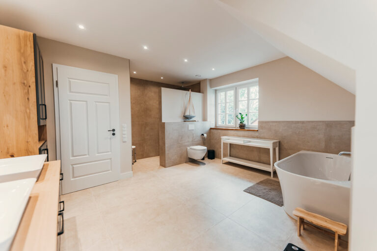 Wilhelm-Fliesenverlag-Cloppenburg-Bodenfliesen-Wandfliesen-Baeder-Sanierung-Westallee-Beratung-Wandfliesen