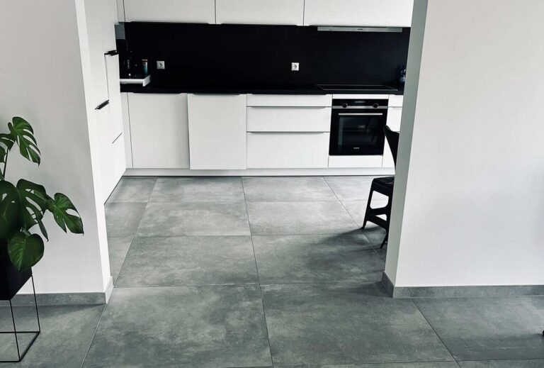 Wilhelm-Fliesenverlag-Cloppenburg-Bodenfliesen-Wandfliesen-Baeder-Sanierung-Westallee-Bodenfliesen-Kueche-Grossformatfliesen